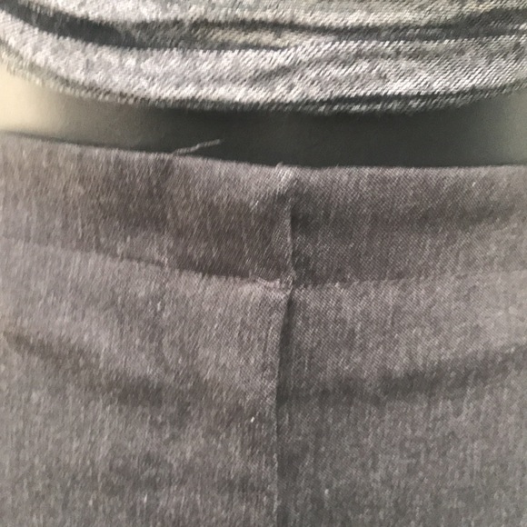 Express gray stretch skirt size 11/12. - Picture 3 of 7
